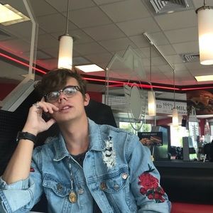 Meet your Posher, Jason